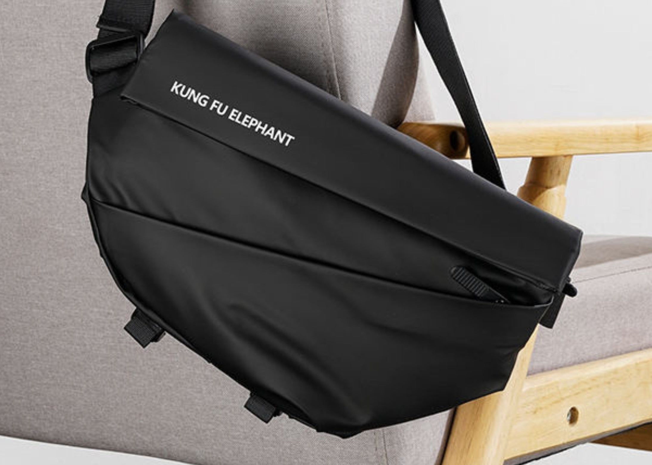 Ditch magnetic buckle Shoulder Bag